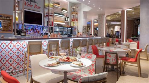 The best restaurants and bars at Caesars Palace.